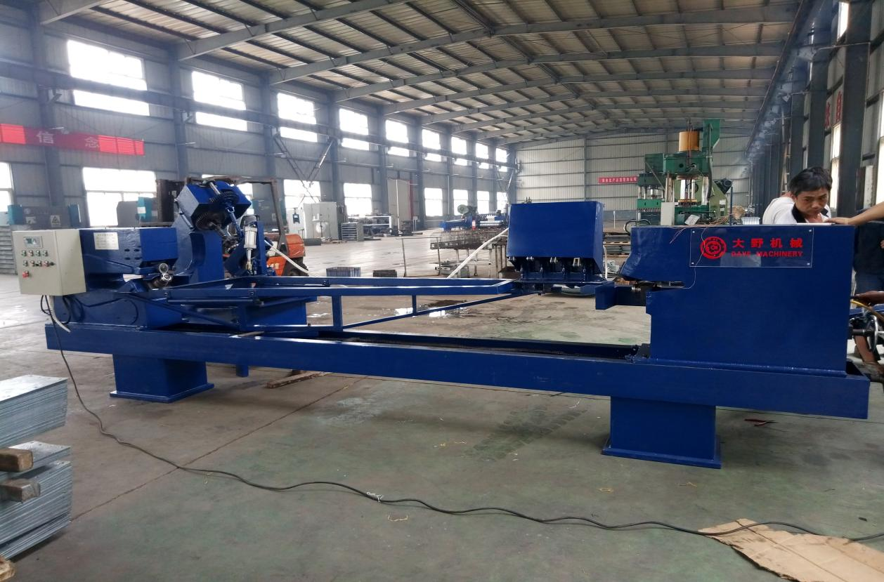 新鄉(xiāng)市大野機(jī)械制造有限公司對(duì)料塔扇形彎邊機(jī)的開發(fā)研制，升級(jí)換代的變化。